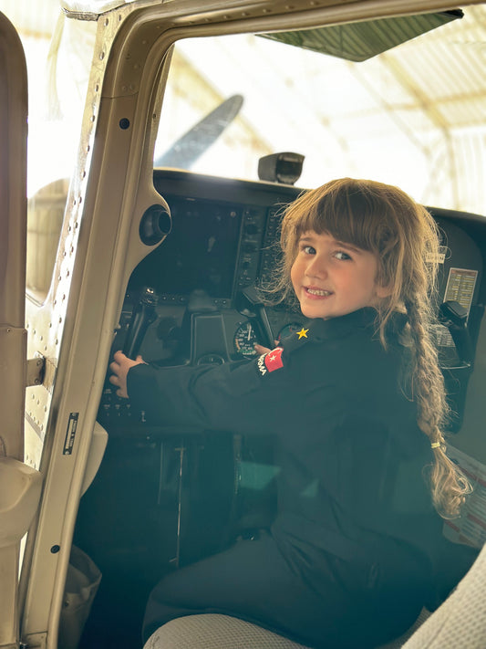 Anne, bak pilot koltuğuna oturdum!